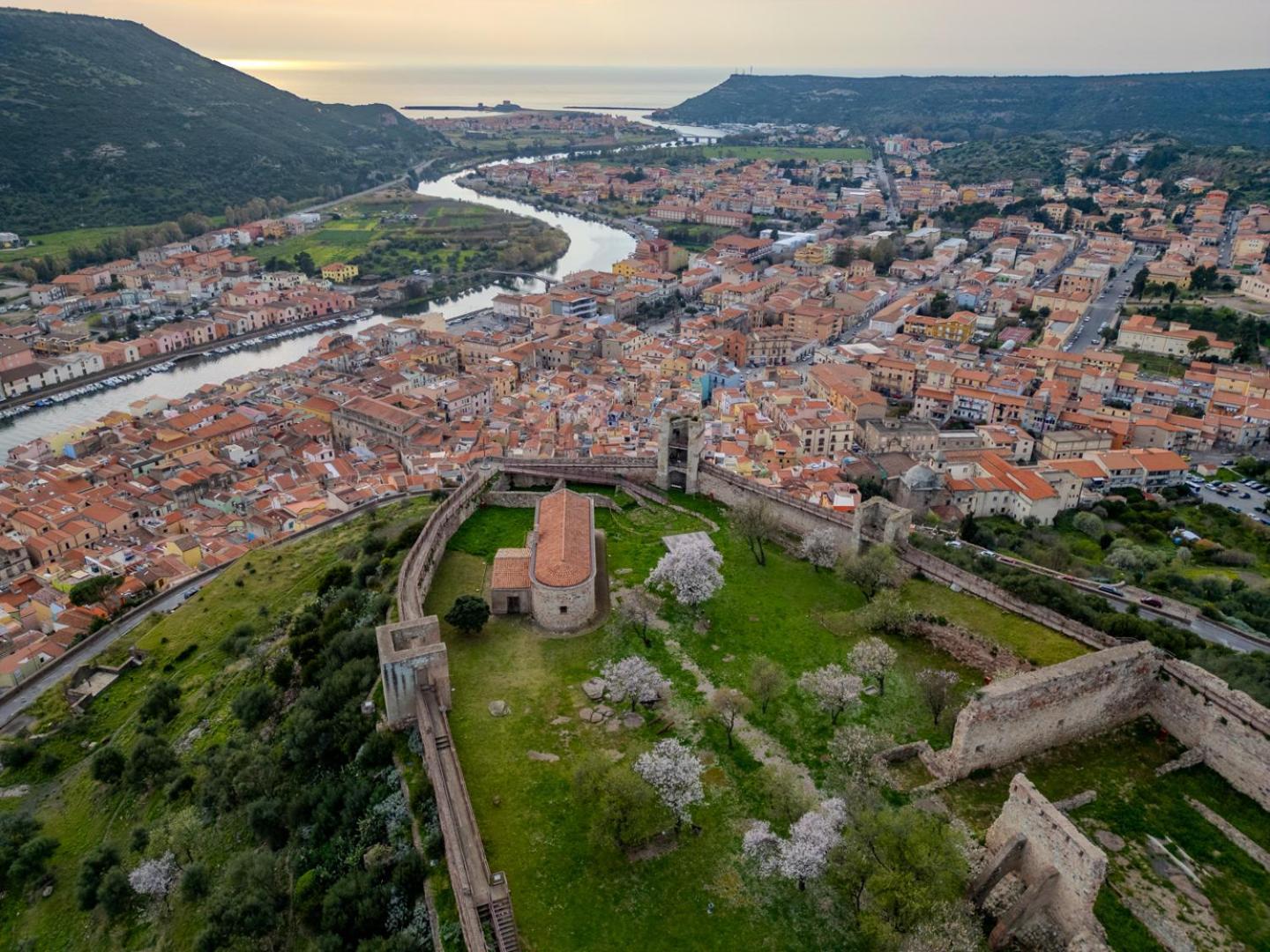 S'Apposentu - Un'Angolo Di Paradiso Con La Vista Sul Castello 보사 외부 사진